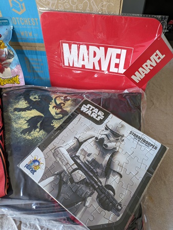 Lootchest Box August – Unboxing für Gamer, Nerds und Geeks